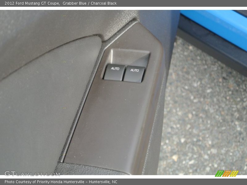Grabber Blue / Charcoal Black 2012 Ford Mustang GT Coupe