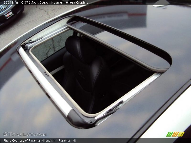 Moonlight White / Graphite 2009 Infiniti G 37 S Sport Coupe