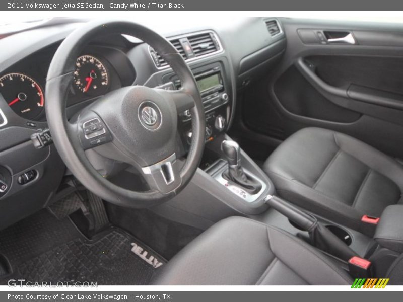 Candy White / Titan Black 2011 Volkswagen Jetta SE Sedan