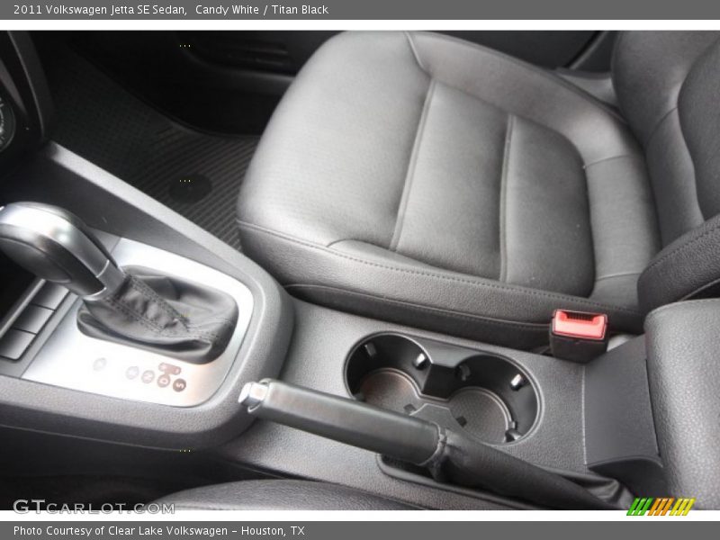 Candy White / Titan Black 2011 Volkswagen Jetta SE Sedan