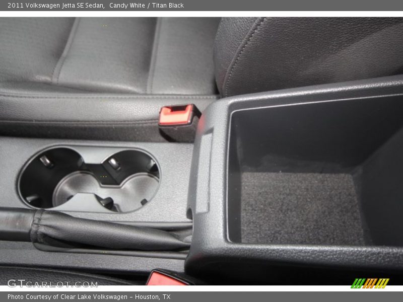 Candy White / Titan Black 2011 Volkswagen Jetta SE Sedan