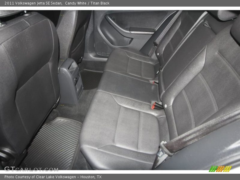 Candy White / Titan Black 2011 Volkswagen Jetta SE Sedan