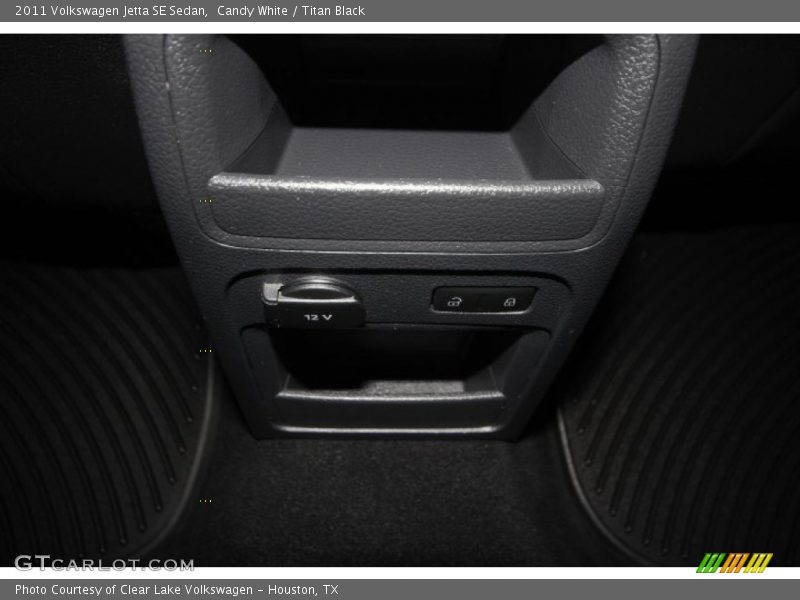 Candy White / Titan Black 2011 Volkswagen Jetta SE Sedan