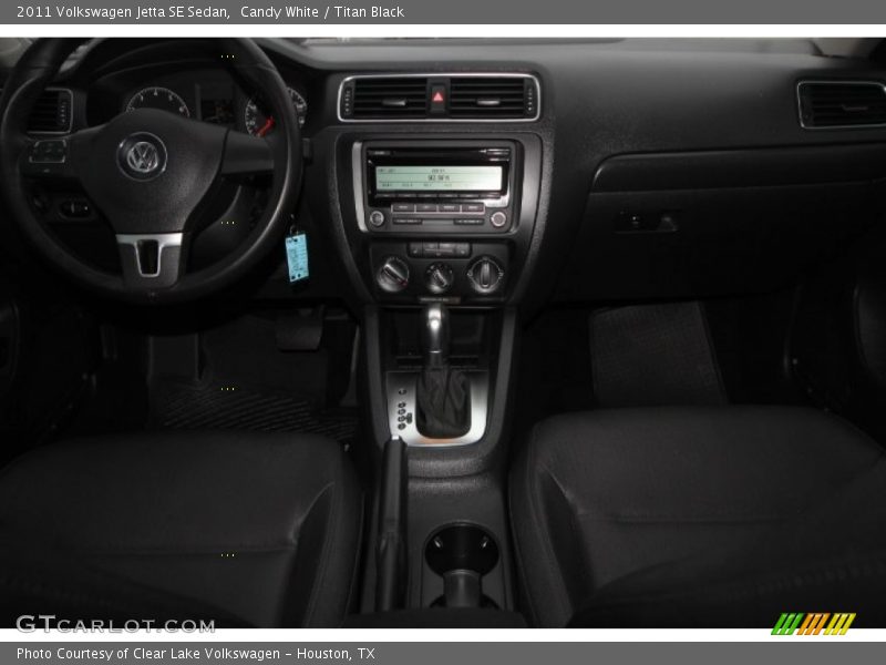 Candy White / Titan Black 2011 Volkswagen Jetta SE Sedan