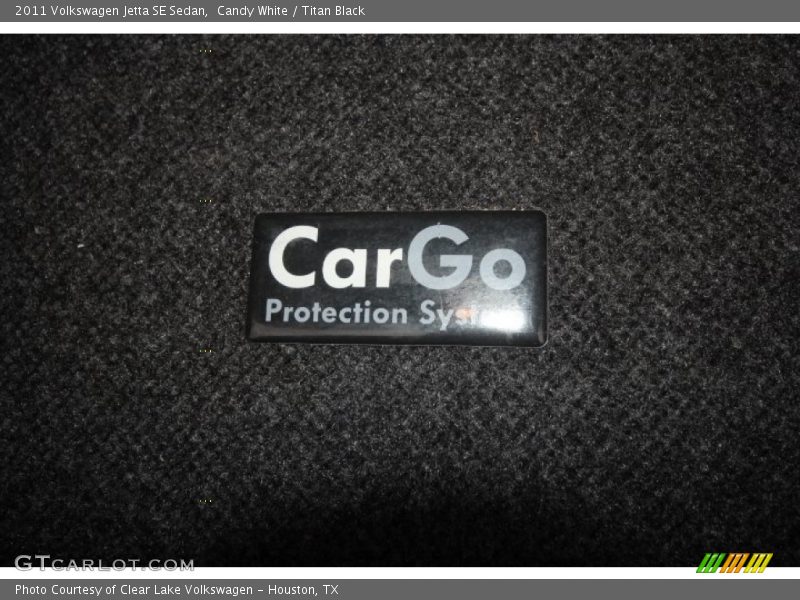Candy White / Titan Black 2011 Volkswagen Jetta SE Sedan
