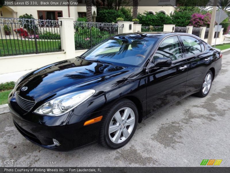 Front 3/4 View of 2005 ES 330