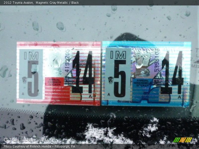 Magnetic Gray Metallic / Black 2012 Toyota Avalon