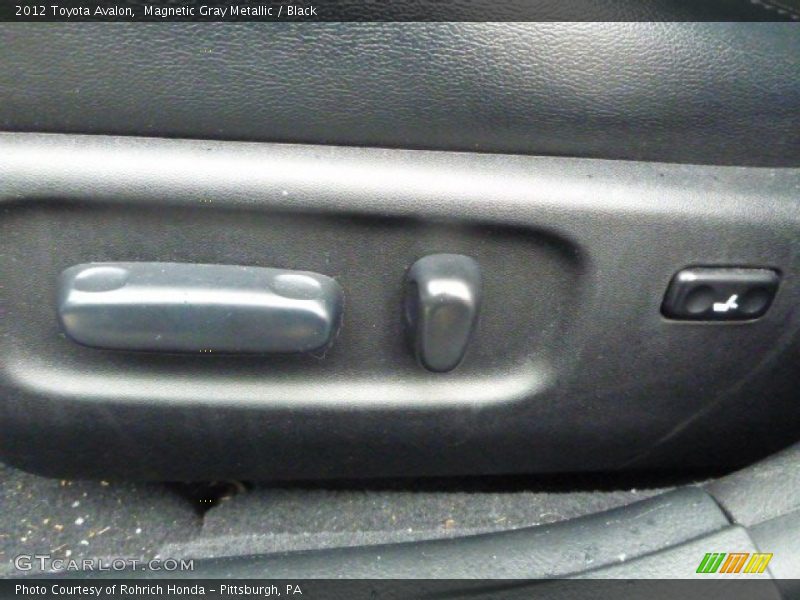 Magnetic Gray Metallic / Black 2012 Toyota Avalon