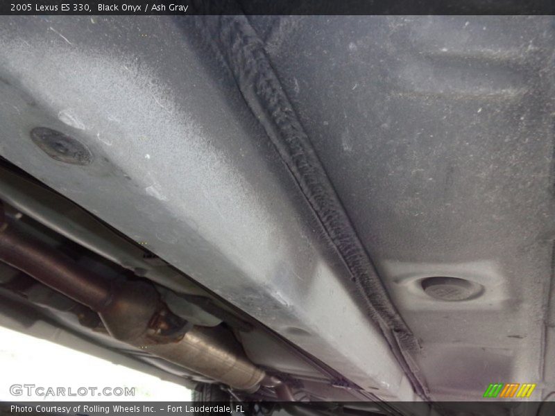 Undercarriage of 2005 ES 330