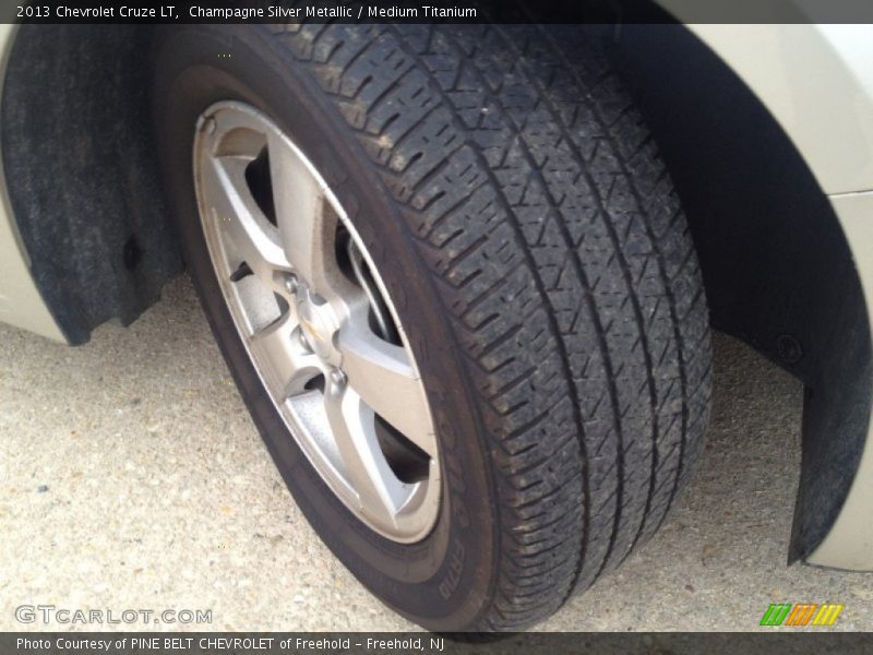 Champagne Silver Metallic / Medium Titanium 2013 Chevrolet Cruze LT