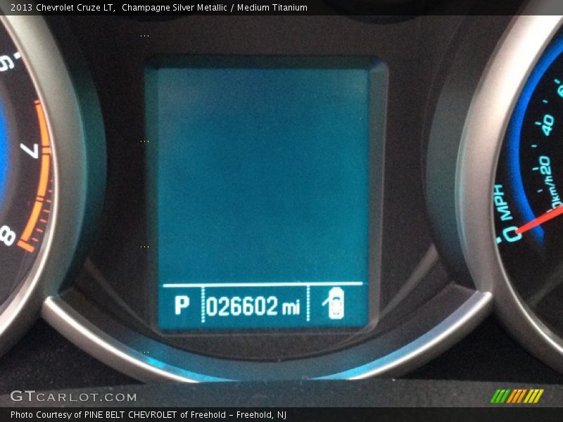 Champagne Silver Metallic / Medium Titanium 2013 Chevrolet Cruze LT