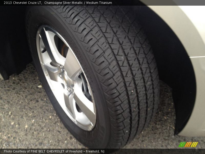 Champagne Silver Metallic / Medium Titanium 2013 Chevrolet Cruze LT