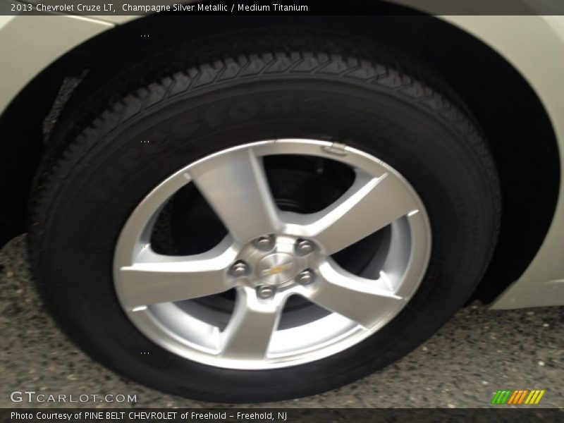 Champagne Silver Metallic / Medium Titanium 2013 Chevrolet Cruze LT