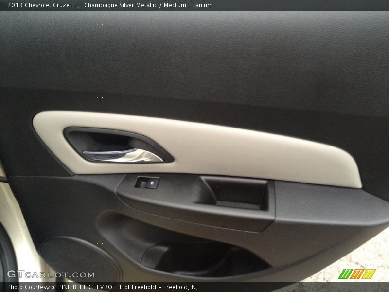 Champagne Silver Metallic / Medium Titanium 2013 Chevrolet Cruze LT