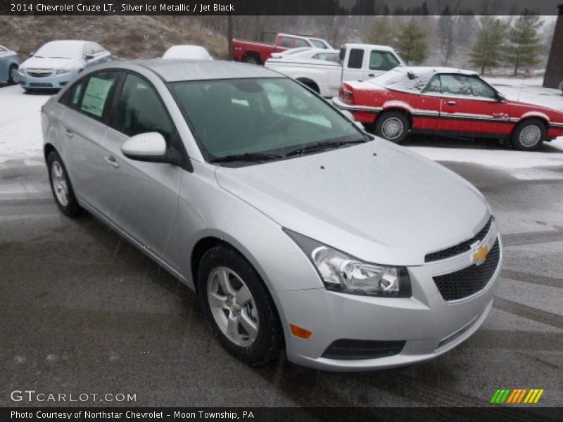 Front 3/4 View of 2014 Cruze LT