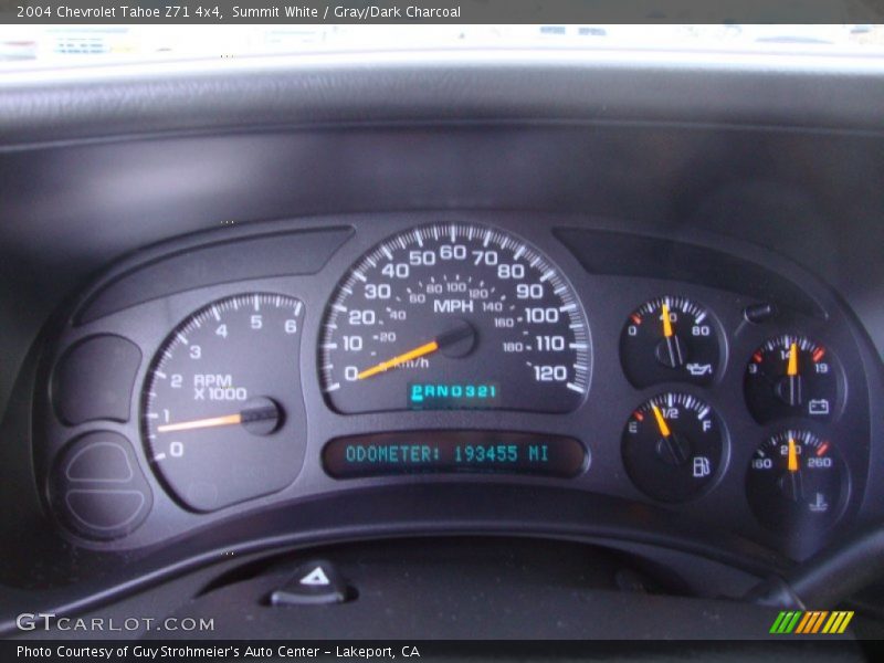 Summit White / Gray/Dark Charcoal 2004 Chevrolet Tahoe Z71 4x4