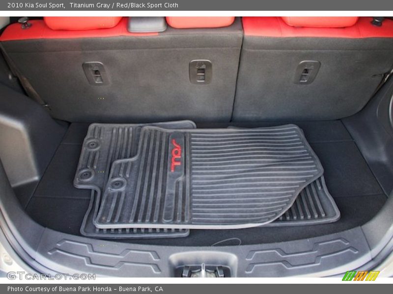 Titanium Gray / Red/Black Sport Cloth 2010 Kia Soul Sport