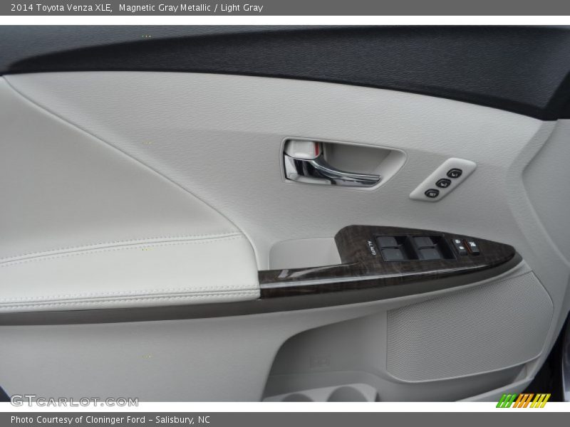 Magnetic Gray Metallic / Light Gray 2014 Toyota Venza XLE