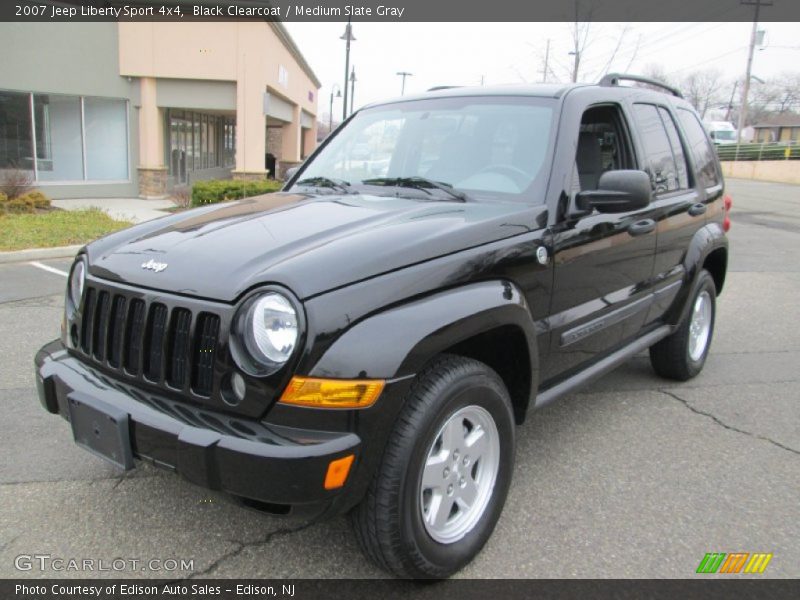 Front 3/4 View of 2007 Liberty Sport 4x4