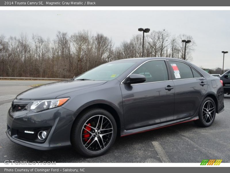 Magnetic Gray Metallic / Black 2014 Toyota Camry SE