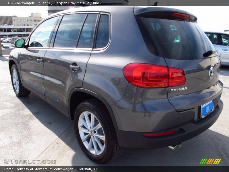 Pepper Gray Metallic / Black 2014 Volkswagen Tiguan SE