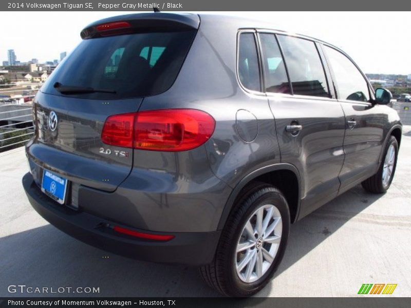 Pepper Gray Metallic / Black 2014 Volkswagen Tiguan SE