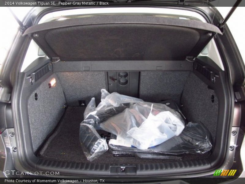 Pepper Gray Metallic / Black 2014 Volkswagen Tiguan SE