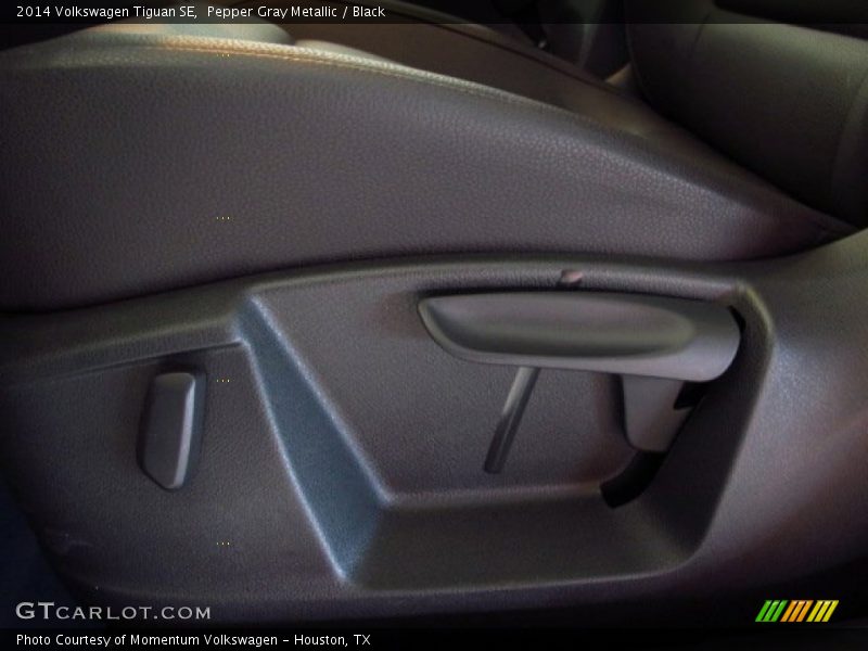 Pepper Gray Metallic / Black 2014 Volkswagen Tiguan SE