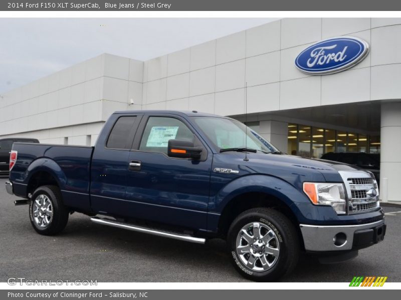 Front 3/4 View of 2014 F150 XLT SuperCab