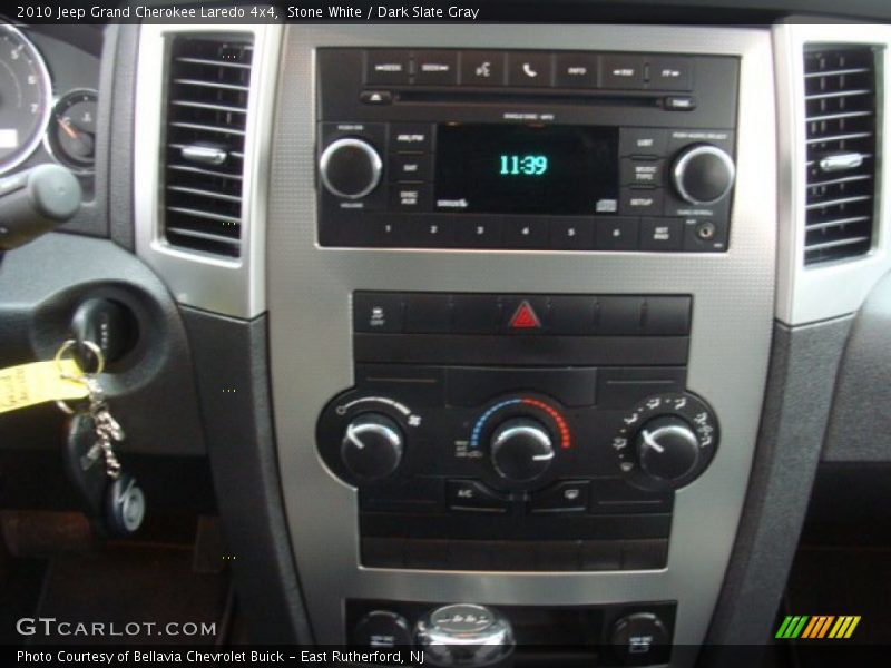 Stone White / Dark Slate Gray 2010 Jeep Grand Cherokee Laredo 4x4