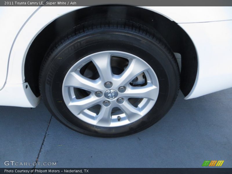 Super White / Ash 2011 Toyota Camry LE