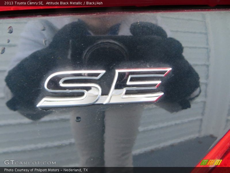 Attitude Black Metallic / Black/Ash 2013 Toyota Camry SE