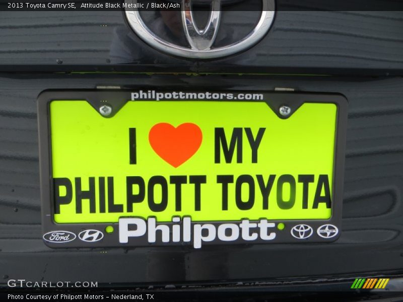 Attitude Black Metallic / Black/Ash 2013 Toyota Camry SE