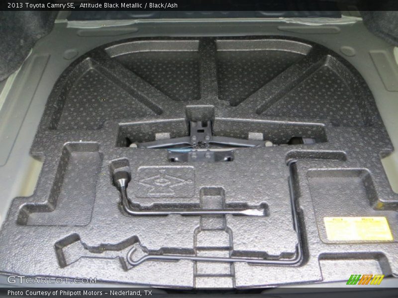 Attitude Black Metallic / Black/Ash 2013 Toyota Camry SE