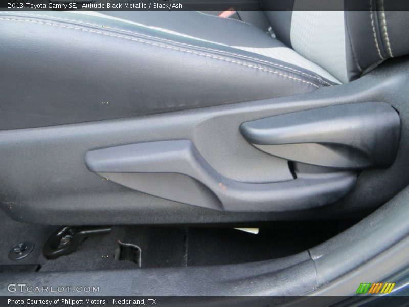Attitude Black Metallic / Black/Ash 2013 Toyota Camry SE