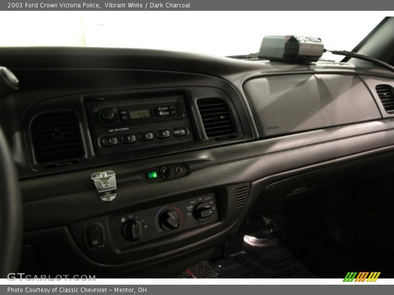 Vibrant White / Dark Charcoal 2003 Ford Crown Victoria Police
