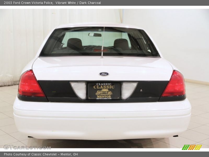 Vibrant White / Dark Charcoal 2003 Ford Crown Victoria Police