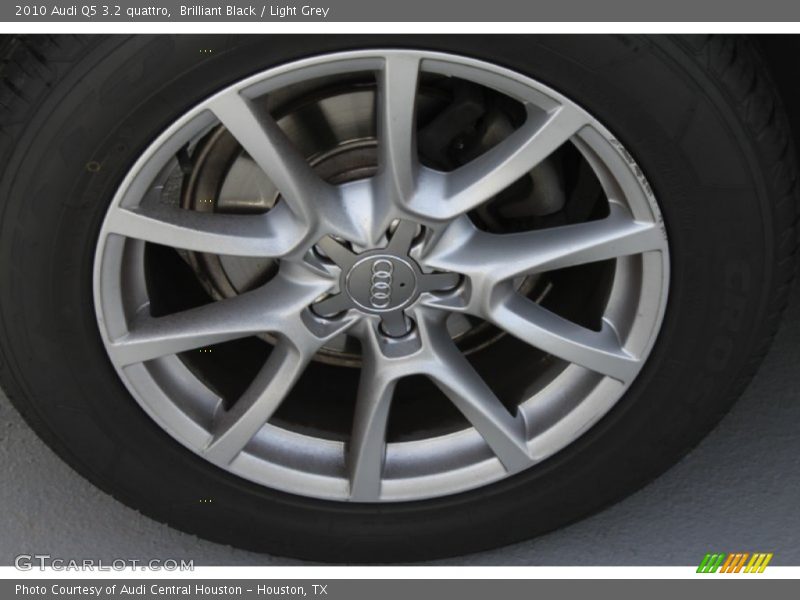 Brilliant Black / Light Grey 2010 Audi Q5 3.2 quattro