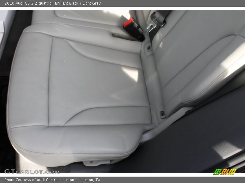 Brilliant Black / Light Grey 2010 Audi Q5 3.2 quattro