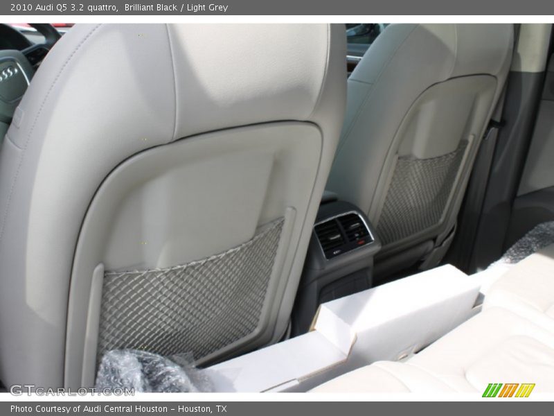 Brilliant Black / Light Grey 2010 Audi Q5 3.2 quattro