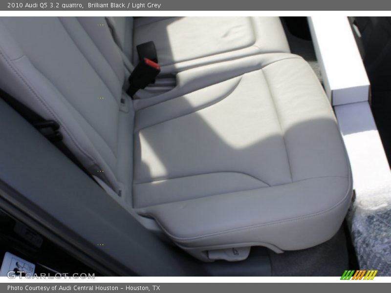 Brilliant Black / Light Grey 2010 Audi Q5 3.2 quattro