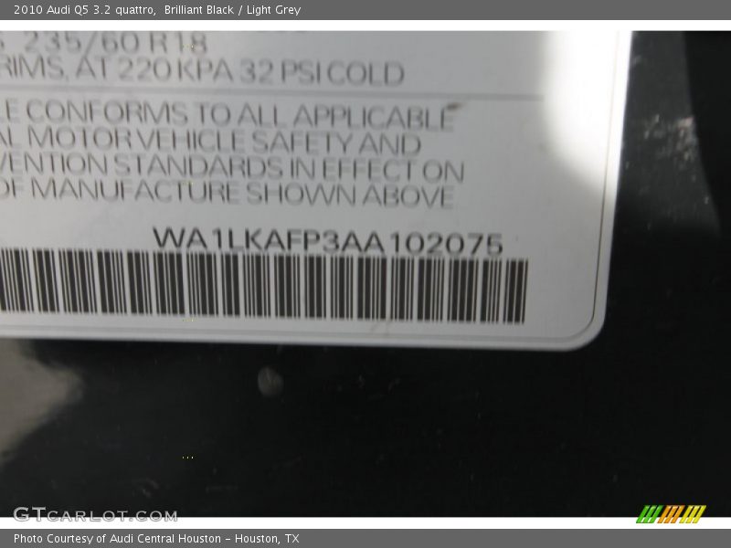 Brilliant Black / Light Grey 2010 Audi Q5 3.2 quattro