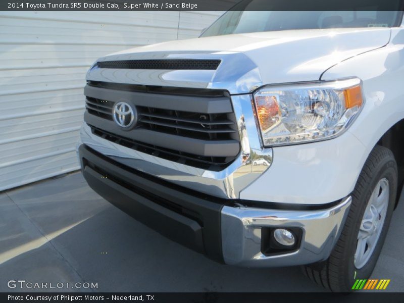 Super White / Sand Beige 2014 Toyota Tundra SR5 Double Cab