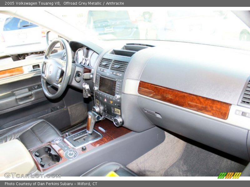 Offroad Grey Metallic / Anthracite 2005 Volkswagen Touareg V8