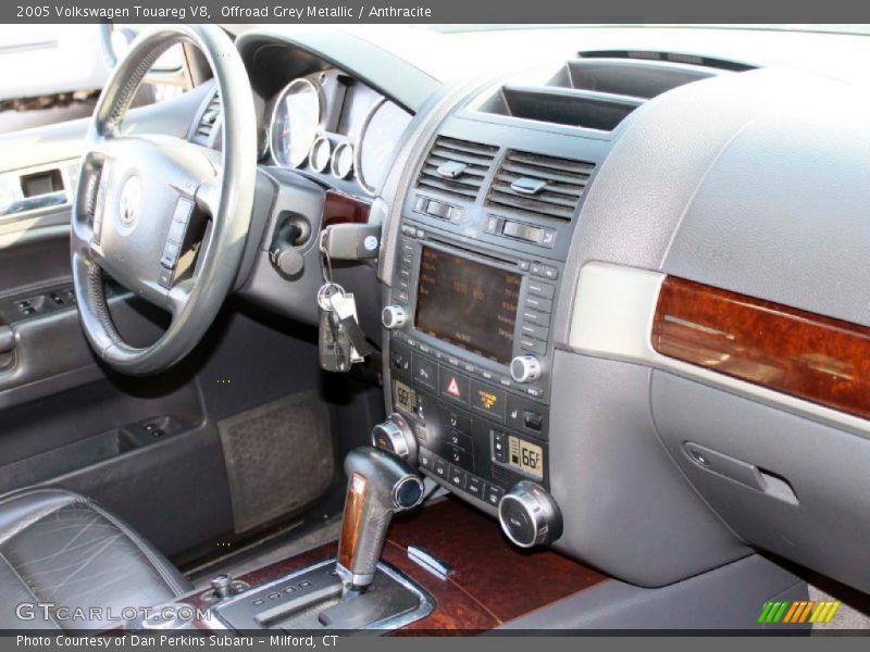 Offroad Grey Metallic / Anthracite 2005 Volkswagen Touareg V8