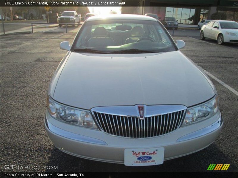 Ivory Parchment Tri-Coat / Light Parchment 2001 Lincoln Continental