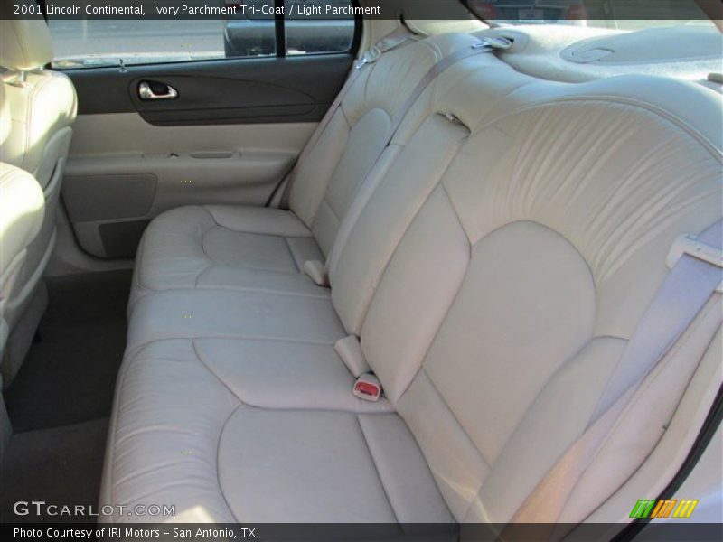 Ivory Parchment Tri-Coat / Light Parchment 2001 Lincoln Continental