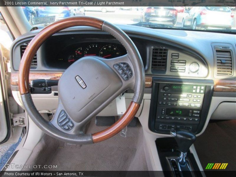 Ivory Parchment Tri-Coat / Light Parchment 2001 Lincoln Continental