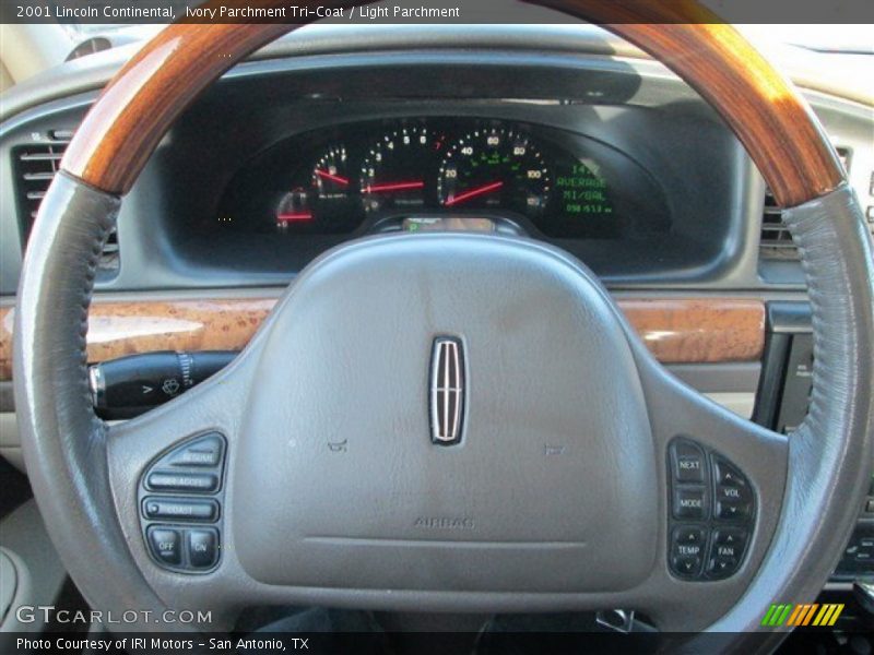 Ivory Parchment Tri-Coat / Light Parchment 2001 Lincoln Continental