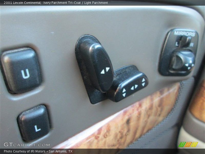Ivory Parchment Tri-Coat / Light Parchment 2001 Lincoln Continental